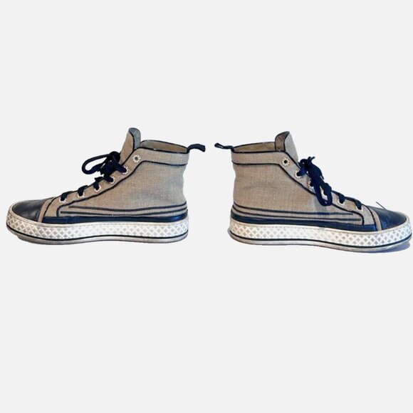 Chanel 2019 Interlocking CC Logo Sneakers - Picture 4 of 8